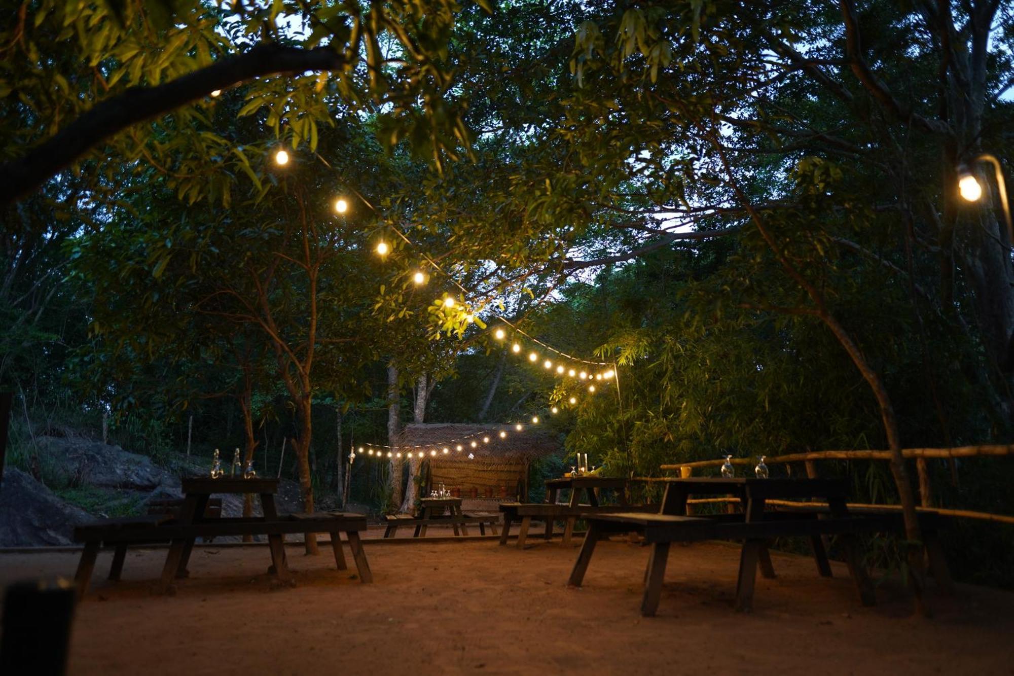 River Glamping By Gaga Bees Udawalawe Exterior foto